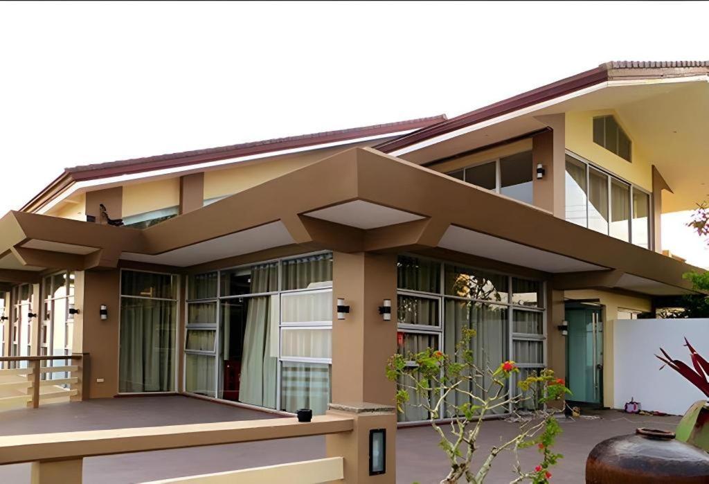 The Oriental Luxury Suites Tagaytay Tagaytay City Exterior photo